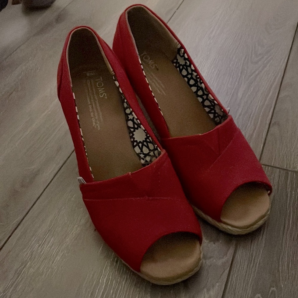 Tom’s Wedge Sandals Red